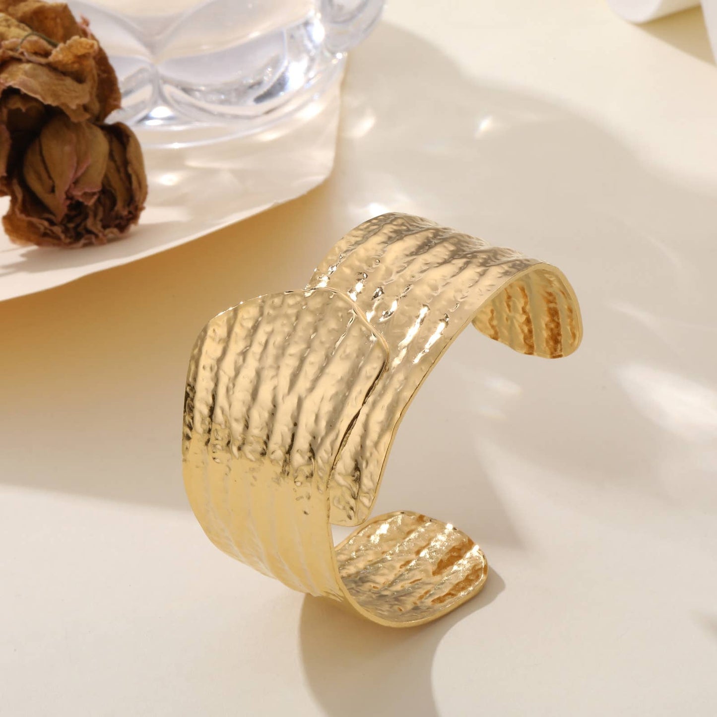 Lovelika - Pulseira grossa efeito concha - Lysandra