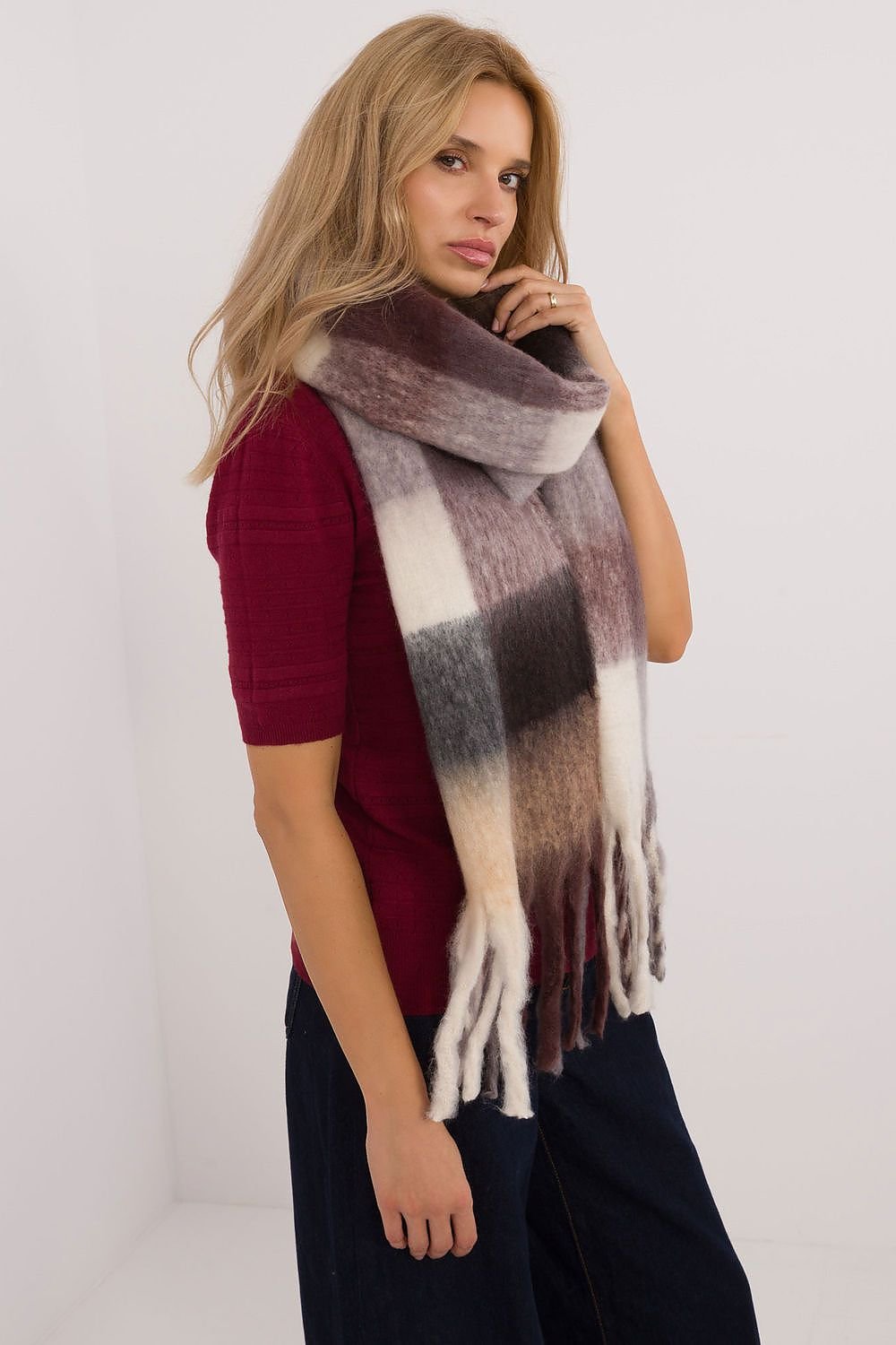 Shawl model 208267 AT
