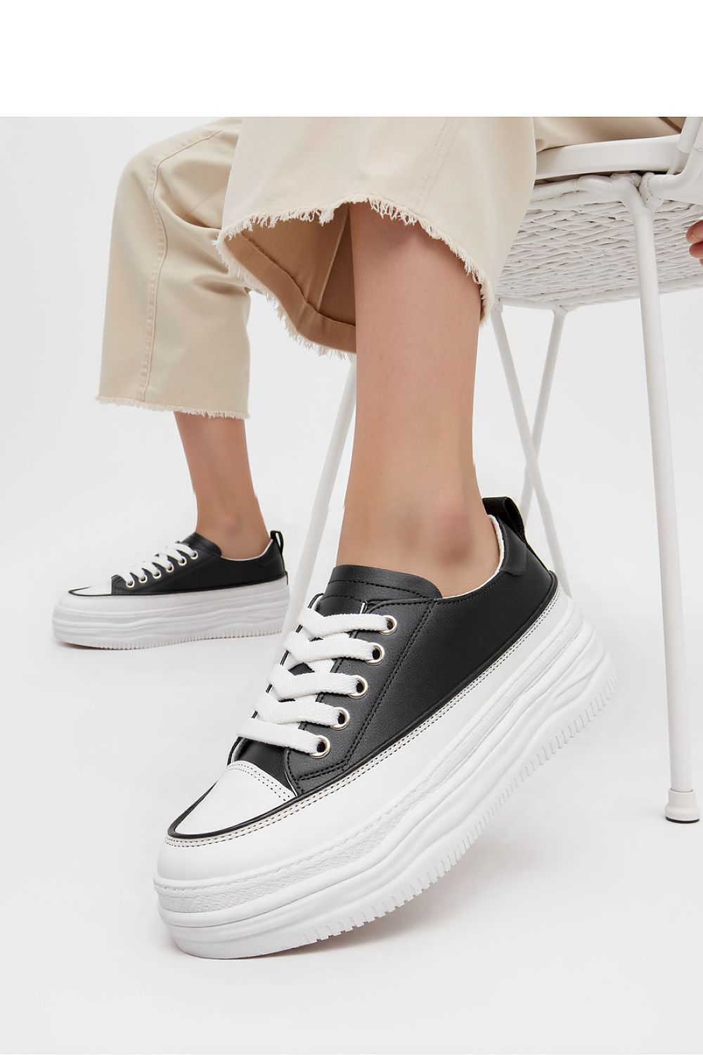 Sport Shoes model 210272 Inello