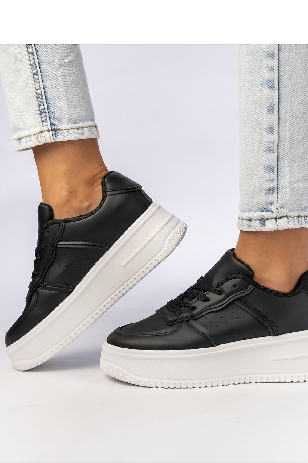 Sport Shoes model 210575 Inello