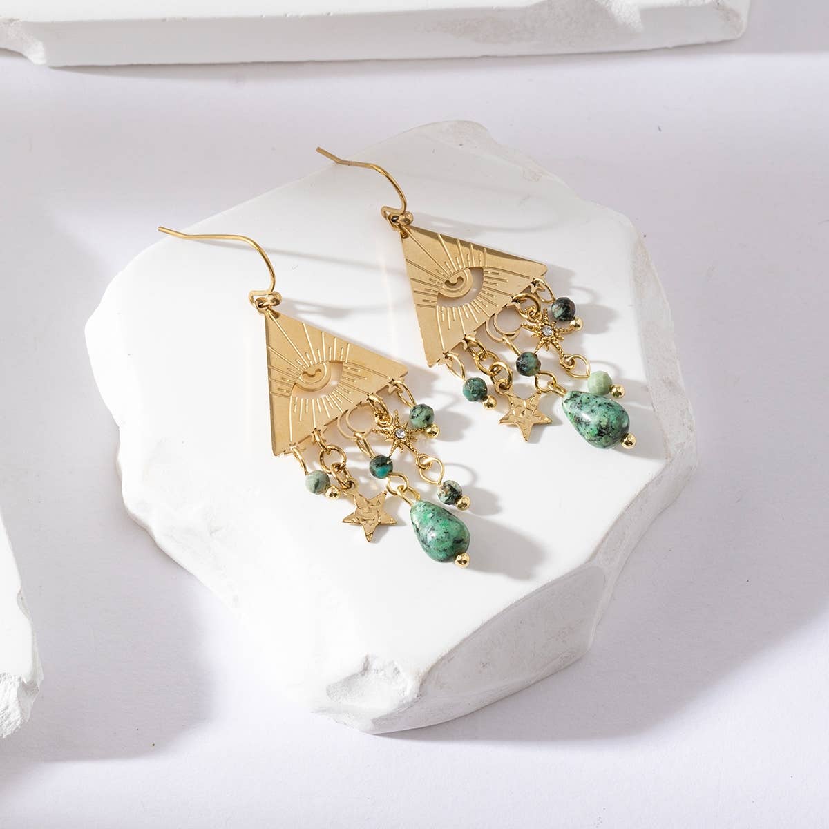 Lovelika - Brincos pendentes triangulares com cristais - Amalia
